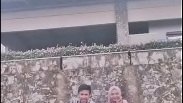 Hijab bersama selingkuhan