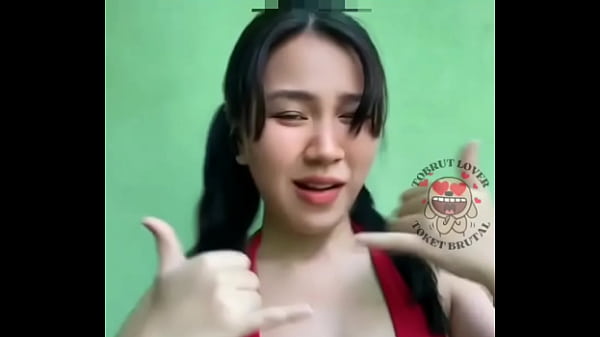 Cewek indo pakai tanktop merah joget depan webcam