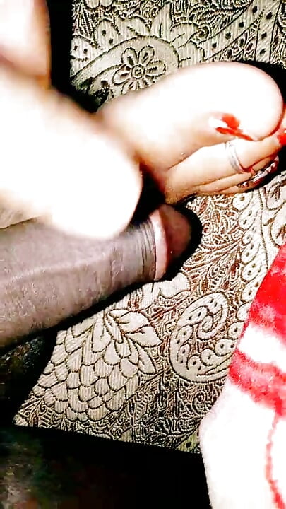 My Stepmom's Sexy Feet and hot ass